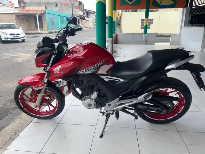 Honda CB 250 Twister 2021 CBS