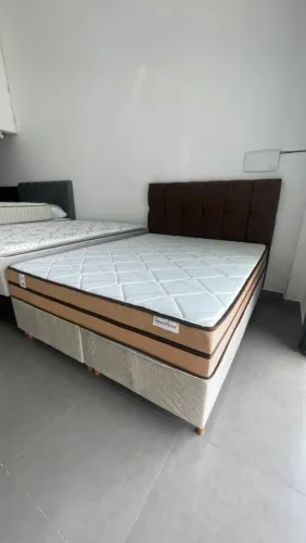 Cama Queen de molas ensacadas individualmente