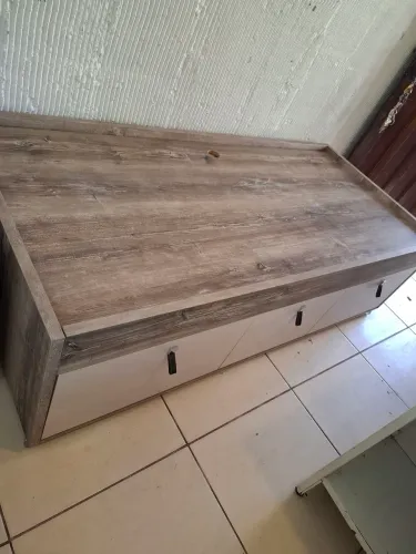 Cama solteiro feita sob medida serve como rack tb semi nova ( entrego )