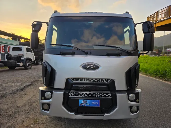 Ford cargo modelo 2429 ano 2013 casamba Basculante 
