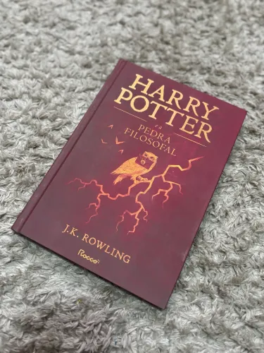 Livro Herry Potter e a pedra filosofal
