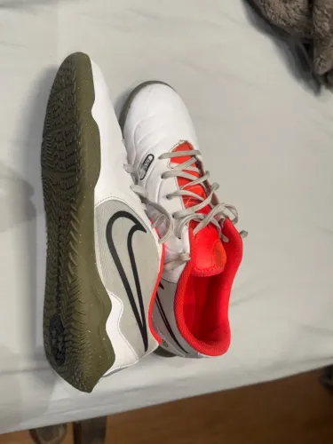 Chuteira Nike tiempo branca club