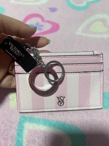 Porta cartões de chaveiro da Victoria?s Secret