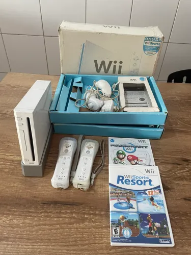 Videogame Nintendo Wii com 2 controles