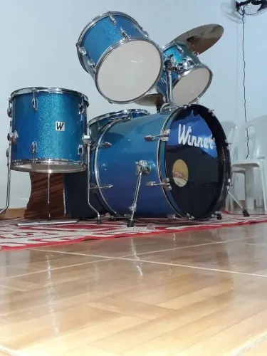 Bateria percussão Winner completa em ótimo estado