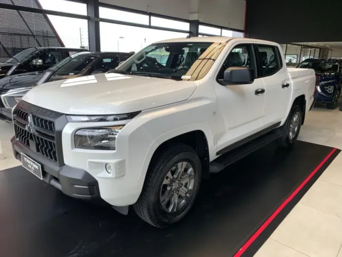 Mitsubishi TRITON GLS 2.4 CD 4X4 TB Diesel Aut. 2027