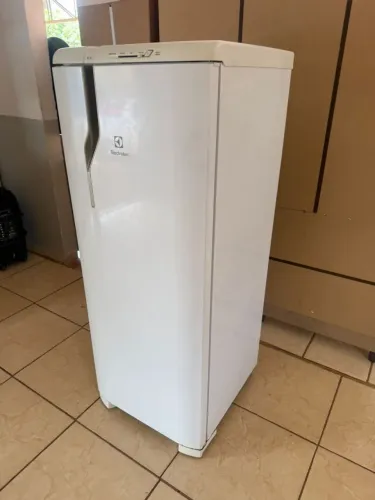 Geladeira barato só hoje dou garantia entrego