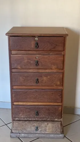 Cômoda de sucupira (esta com cupim)
