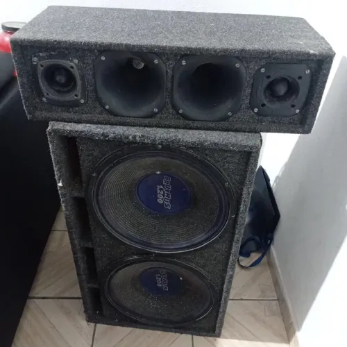 Equipamento de som automotivo