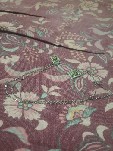 Objeto de católicos um cordão com nossa senhora  de prata