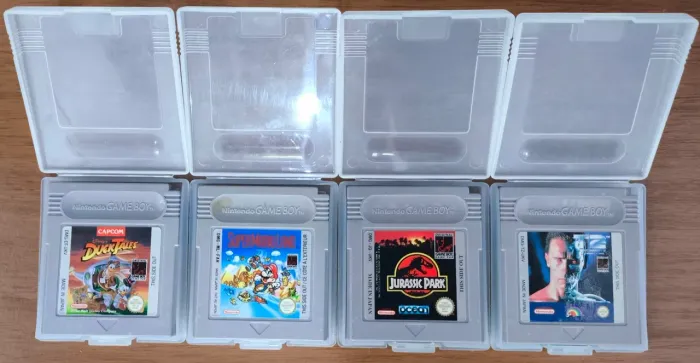 4 jogos originais de game boy bem conservado
