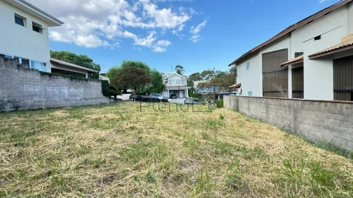 Terreno à venda com 500 m² no Condomínio Ouro Verde, Valinhos.