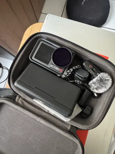 Câmera de Ação DJI Osmo Action 5 Pro Adventure Combo