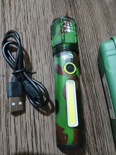 LANTERNA TÁTICA CAMUFLADA RECARREGÁVEL