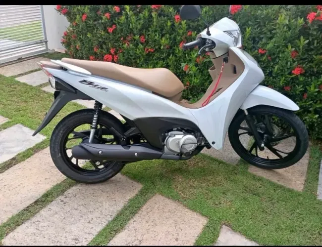 Biz 125 branca 2026 Ex 