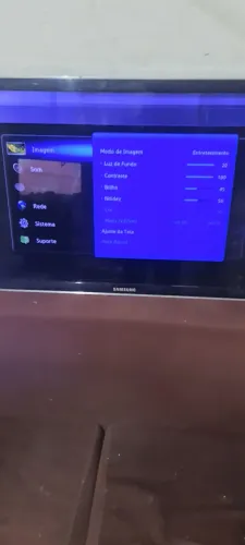 Tv Samsung 40 polegadas liga e desliga sozinha