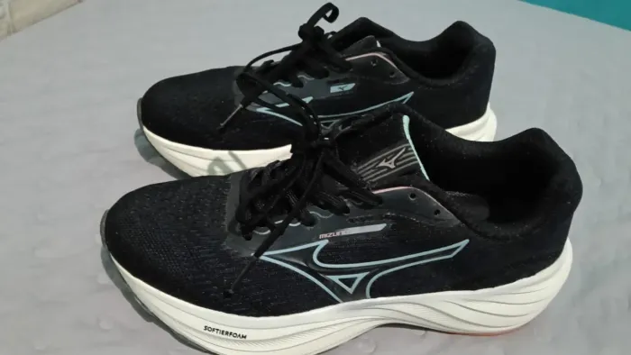 Tênis Mizuno tamanho 35 (pouco tempo de uso)