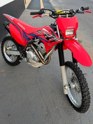 CRF 250F 2024 moto extra,pneus ainda originais