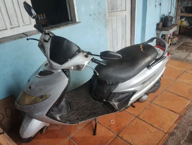 Moto Suzuki burguimam ano 2009