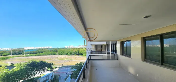Imóvel para venda possui 118 metros quadrados com 3 quartos em Barra Olímpica - Rio de Jan