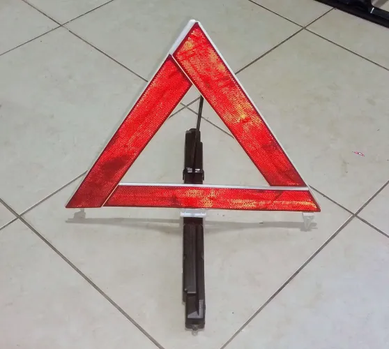 Triangulo refletivo para carro