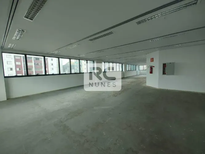 Excelente andar com 300m² e 8 vagas de garagem para locação na Av. Afonso Pena