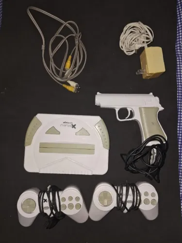 Videogame Xplay Vintage Retrô (Clone NES 8-bits) Completo na Caixa c/ 2 Controles e Pistol