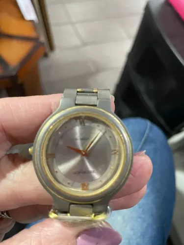 Relogio technos titaniun pulseira em aço cinza muito bonito