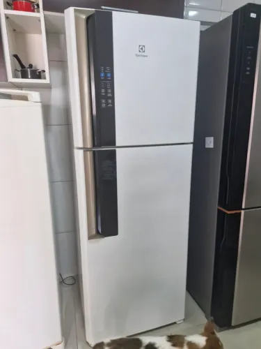 Geladeira eletrolux DF56