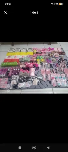 Mais de 200 itens de maquiagem