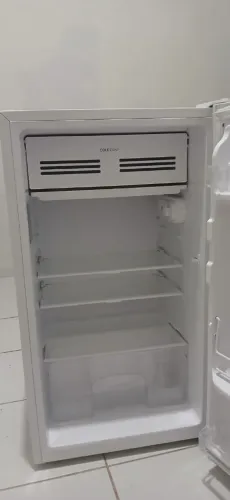 Vendo um frigobar novo com 6 meses de uso