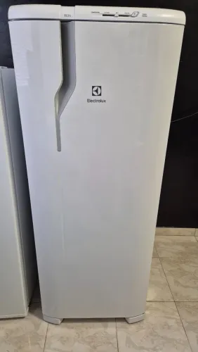 Geladeira Electrolux 240l - 110V