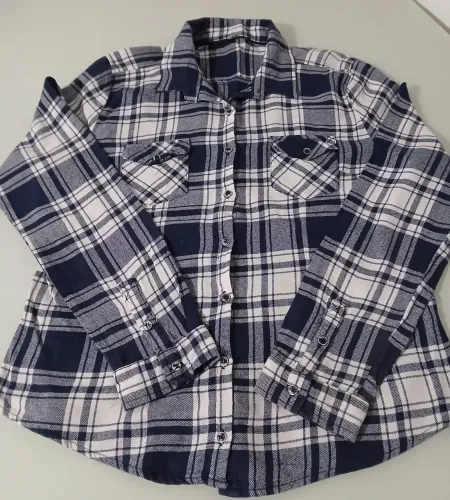 Vendo essa camisa esporte...veste P Usada poucas vezes ótima qualidade