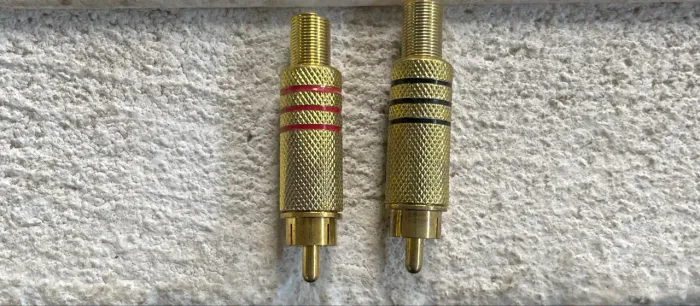 Par Conector RCA Macho Metálico Dourado para Solda Áudio e Vídeo