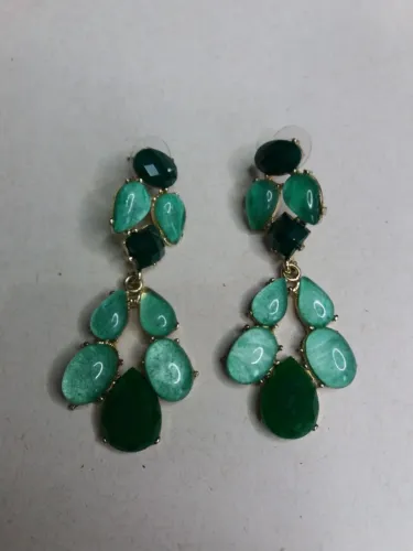 BRINCOS PARA FESTA/EVENTO COM PEDRARIAS EM TONS DE VERDE - NOVOS- ELEGANTES E PERFEITOS!