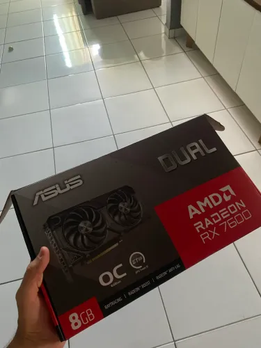 Placa de vídeo Rx 7600 da Asus (1 ano de uso)