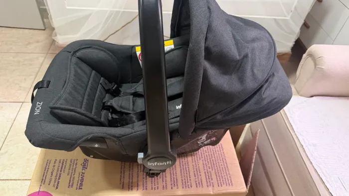 Bebê Conforto Zion + Base Veicular Zion  Isofix 