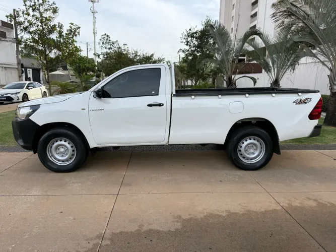Toyota Hilux CS 4X4 2.8 TDI Diesel Mec. 2020