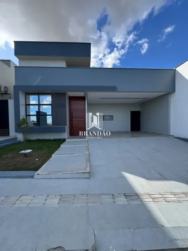 Casa disponível em condomínio fechado