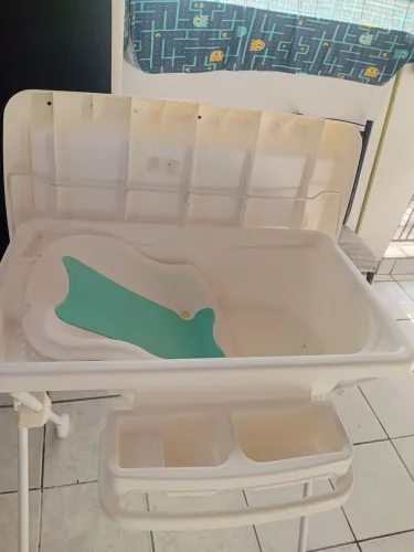 VENDO BANHEIRA COM SUPORTE E TROCADOR BURIGOTO
