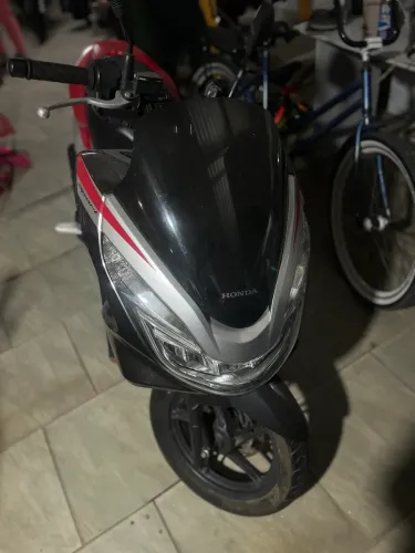 Vendo moto automática Honda/ PCX 150 Sport 2018