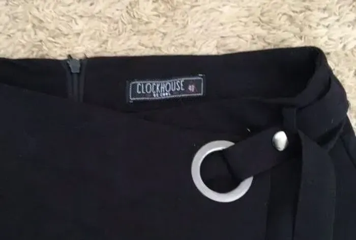 short saia clockhouse preto 40