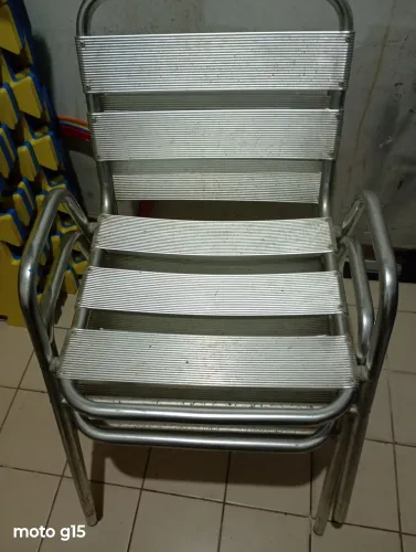 Cadeiras de alumínio pra vender logo 