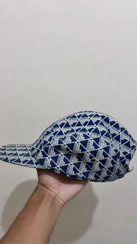 Boné Lacoste Monograma