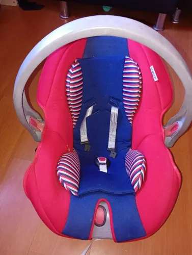 Bebê conforto.
