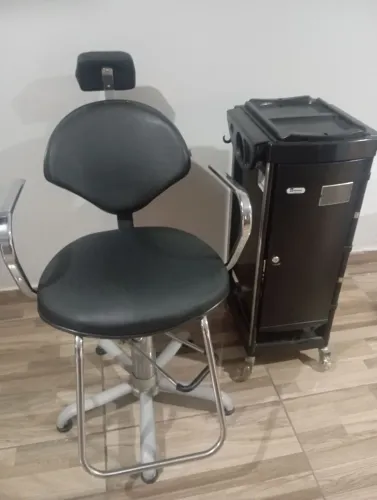 Kit Salão de Beleza - Cadeira Hidráulica + Carrinho Auxiliar em Ótimo Estado