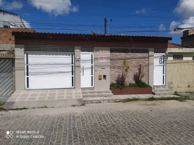 Vendo casa no Boa Vista Caruaru 04 quartos próximo ao Bonanza estrutura pra primeiro anda