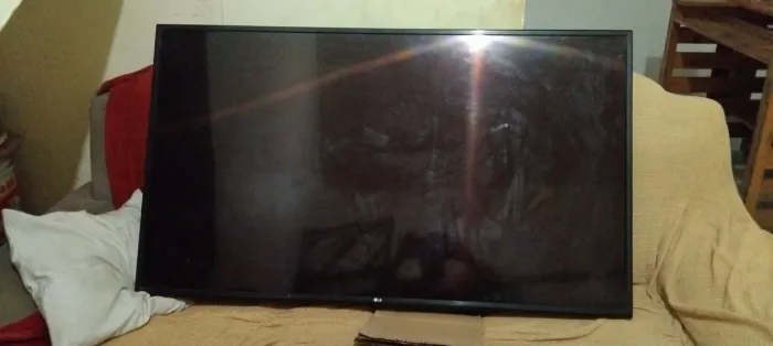 Vende-se uma televisão LG de 55 polegada, para retirada de peças