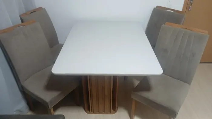 Mesa de 4 cadeiras nova 4 mês