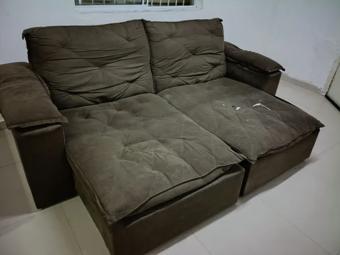 Vendo sofá cama retrátil , confortável, pequeno rasgo no tecido, estrutura confortável 